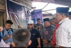 Gubernur Bengkulu Helmi Hasan Serahkan Bantuan kWh Listrik Gratis Pada Warga Miskin di Ipuh