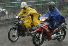 Berkendara Saat Kondisi Hujan, Jangan Lakukan Hal Ini