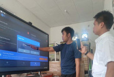 Interactive Flat Panel Papan Tulis Digital Belum Menyentuh Sekolah Madrasah di Mukomuko