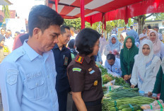 Jelang Bulan Suci Ramadahan, Halaman Kejaksaan Mukomuko Mendadak Dipenuhi Lapan Sembako