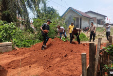 Polsek Lubuk Pinang Goro Perbaiki Jalan Longsor
