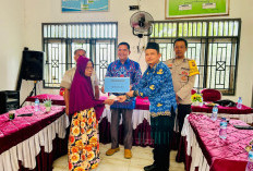 Terima BLT-DD, KPM di Desa Tanjung Alai Tersenyum Bahagia