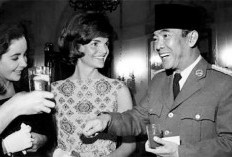 3 Pramugari Yang Memikat Soekarno, Hanya Satu Sukses Dinikahi