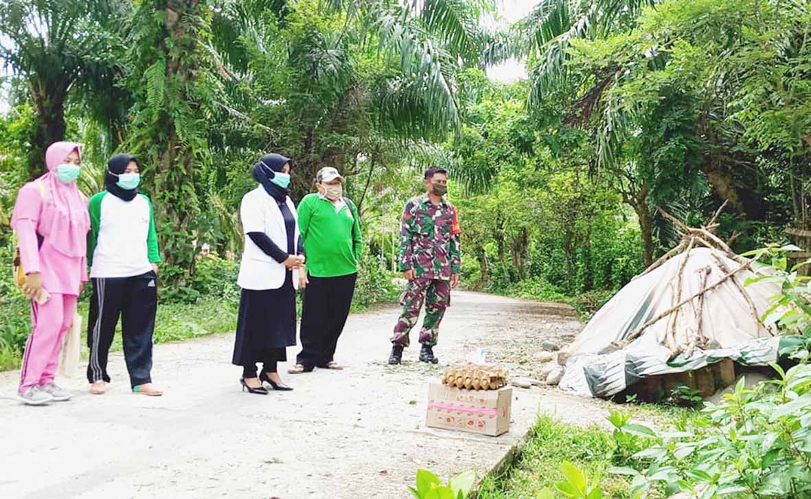 Jalani Isolasi Mandiri, 2 Warga Pasar Ipuh Dapat Bantuan Sembako