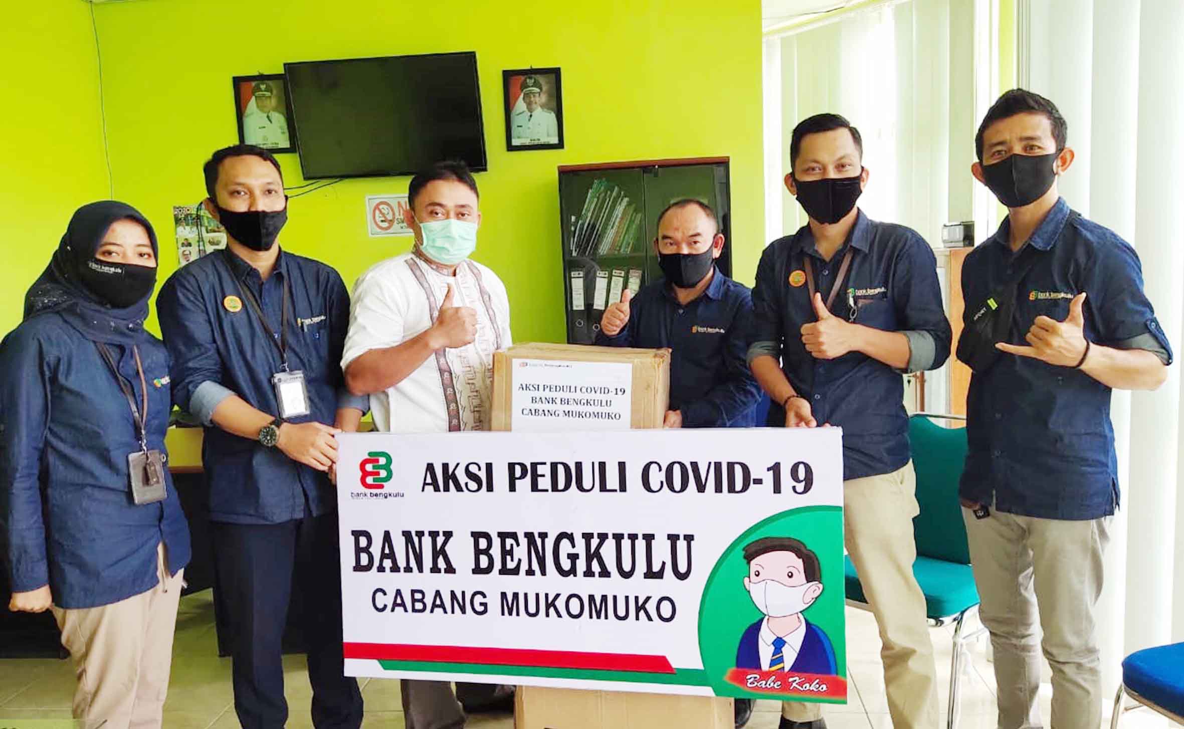 Bank Bengkulu Bagi Masker dan Hand Sanitizer