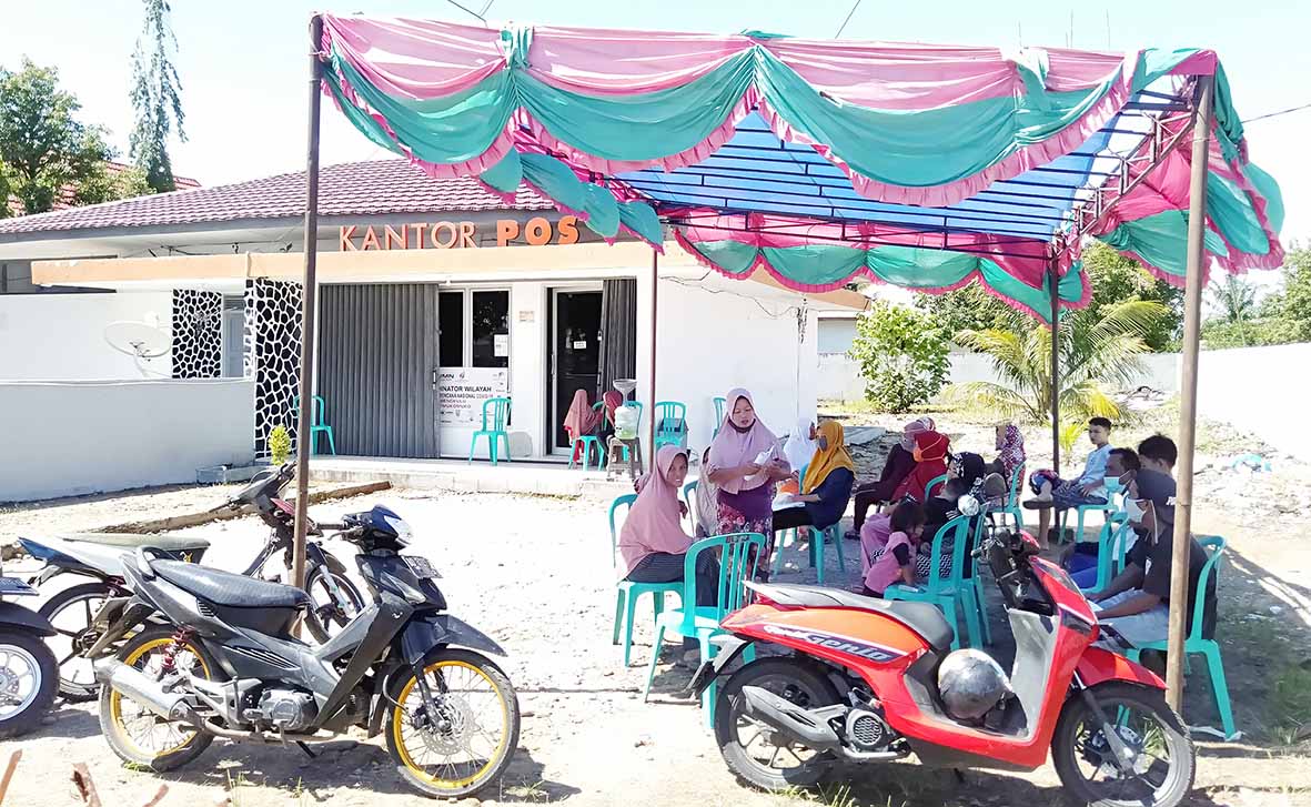 Hebat!! Camat Stop Kantor Pos Salurkan Dana BST Kemensos