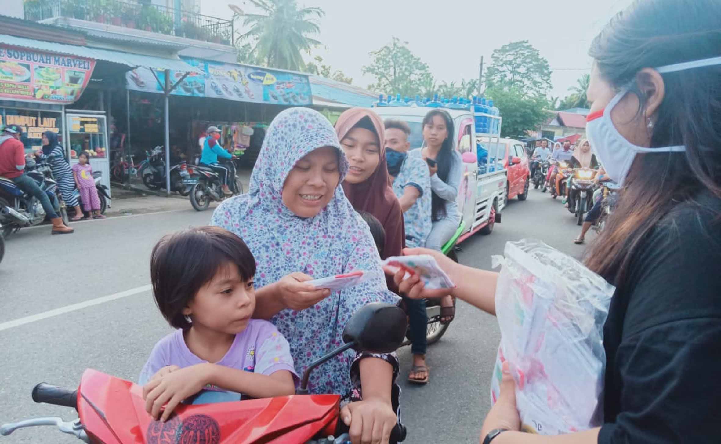 PKM, GEMAS dan TNA Bagikan Ribuan Masker Gratis