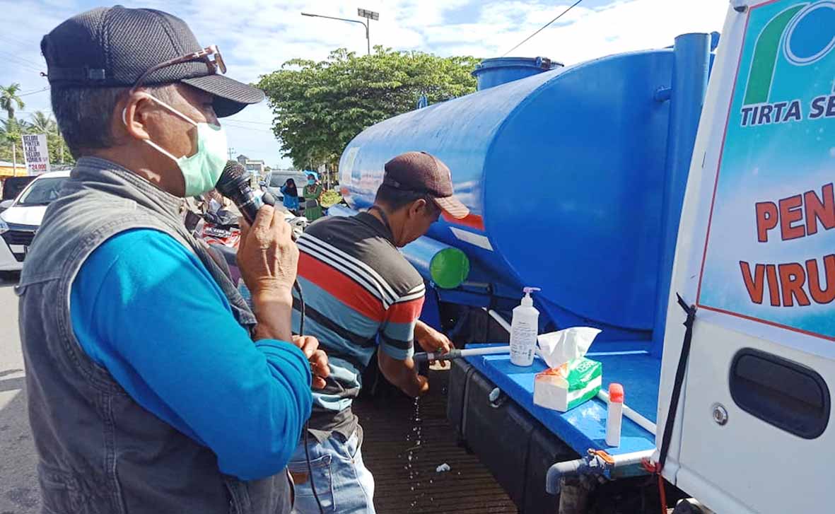 PDAM Peduli, Keliling Pasar Siapkan Air Cuci Tangan