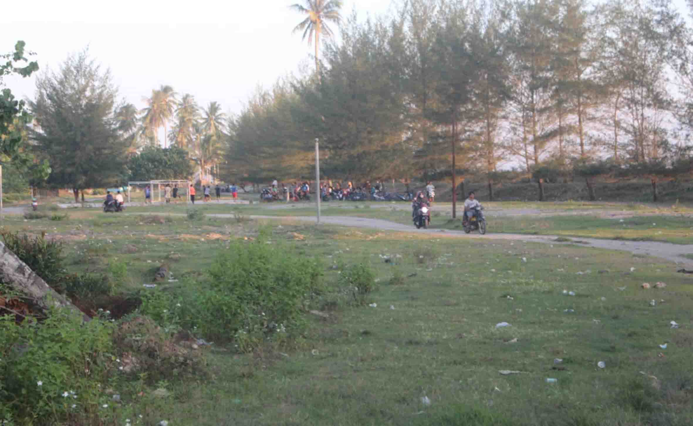 Pengunjung Mulai Berdatangan ke Pantai Pasar Ipuh