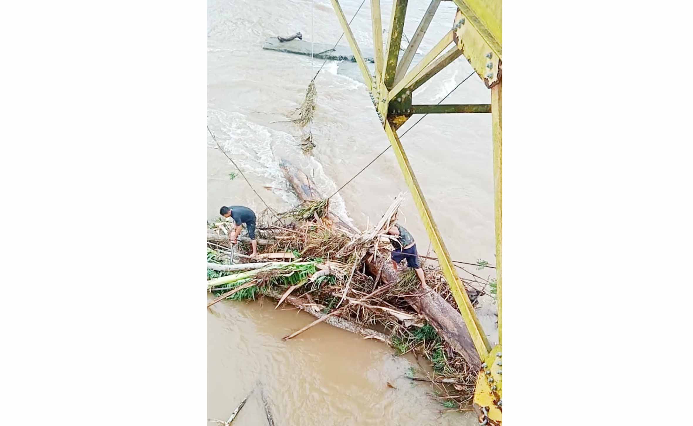 Dihantam Banjir, Jembatan Gantung Sibak Tateleng