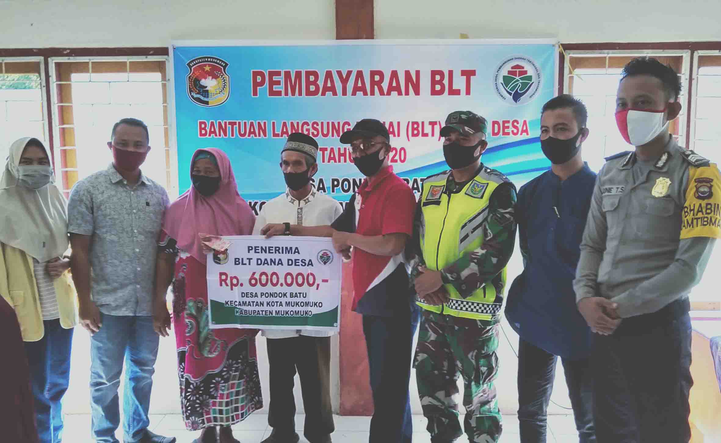 Pemdes Pondok Batu Salurkan BLT Tahap II dan Masker Gratis