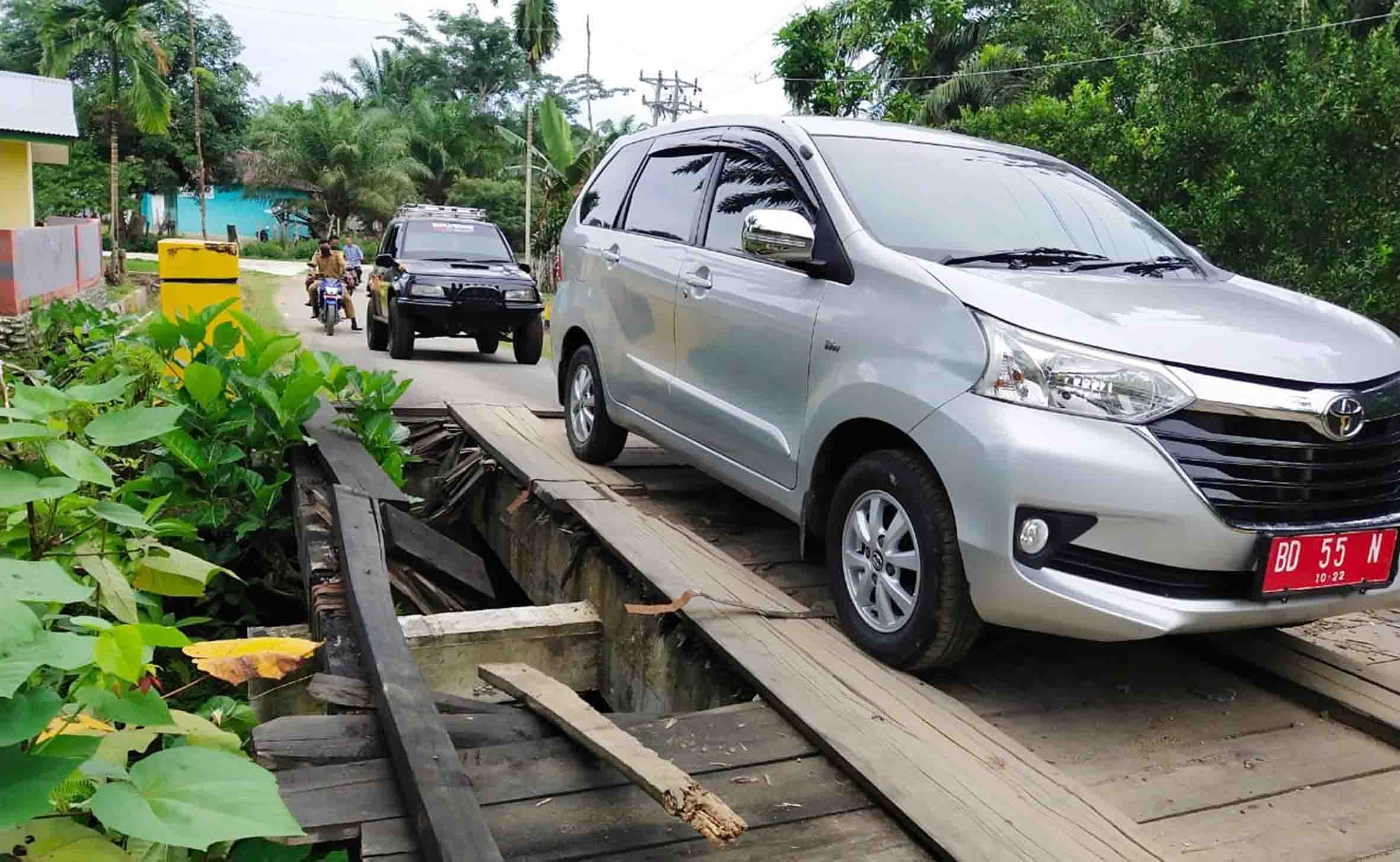 Jembatan Penghubung Desa Terancam Putus