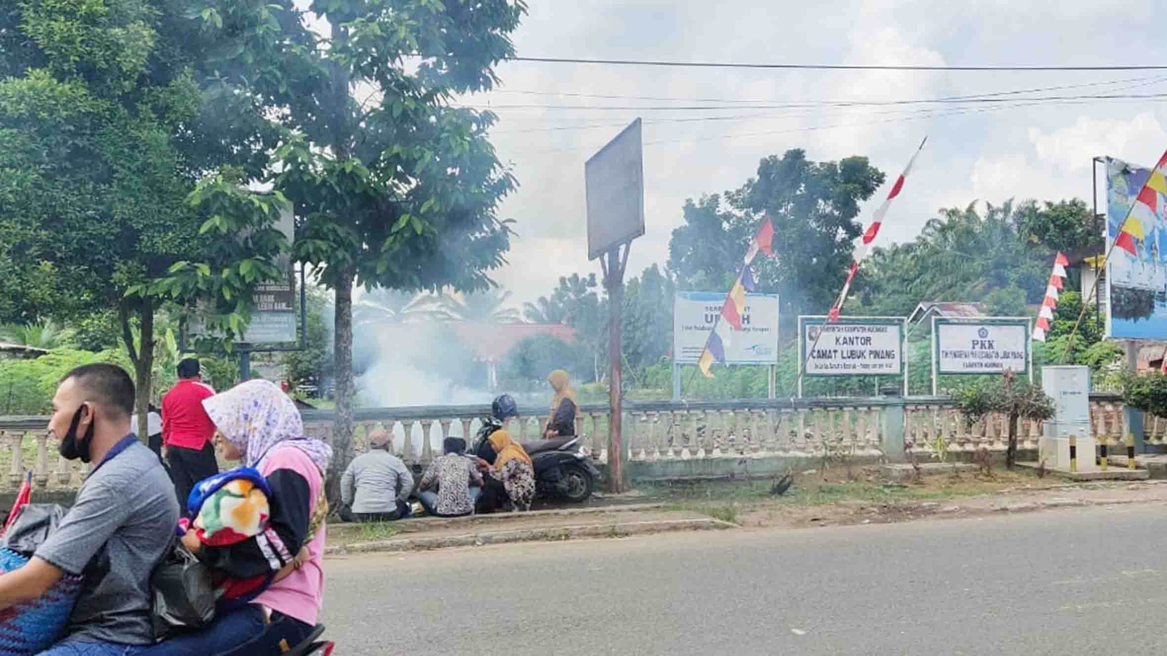 Lapak Depan Kantor Camat Dibongkar