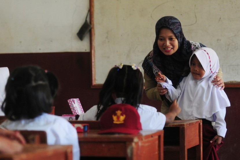 Bayar Sertifikasi Guru, Tak Selaras Perpu