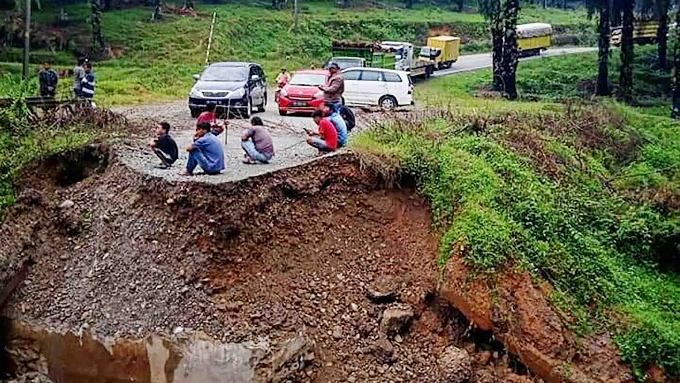 Jembatan Jalinbar Puding Mas Putus