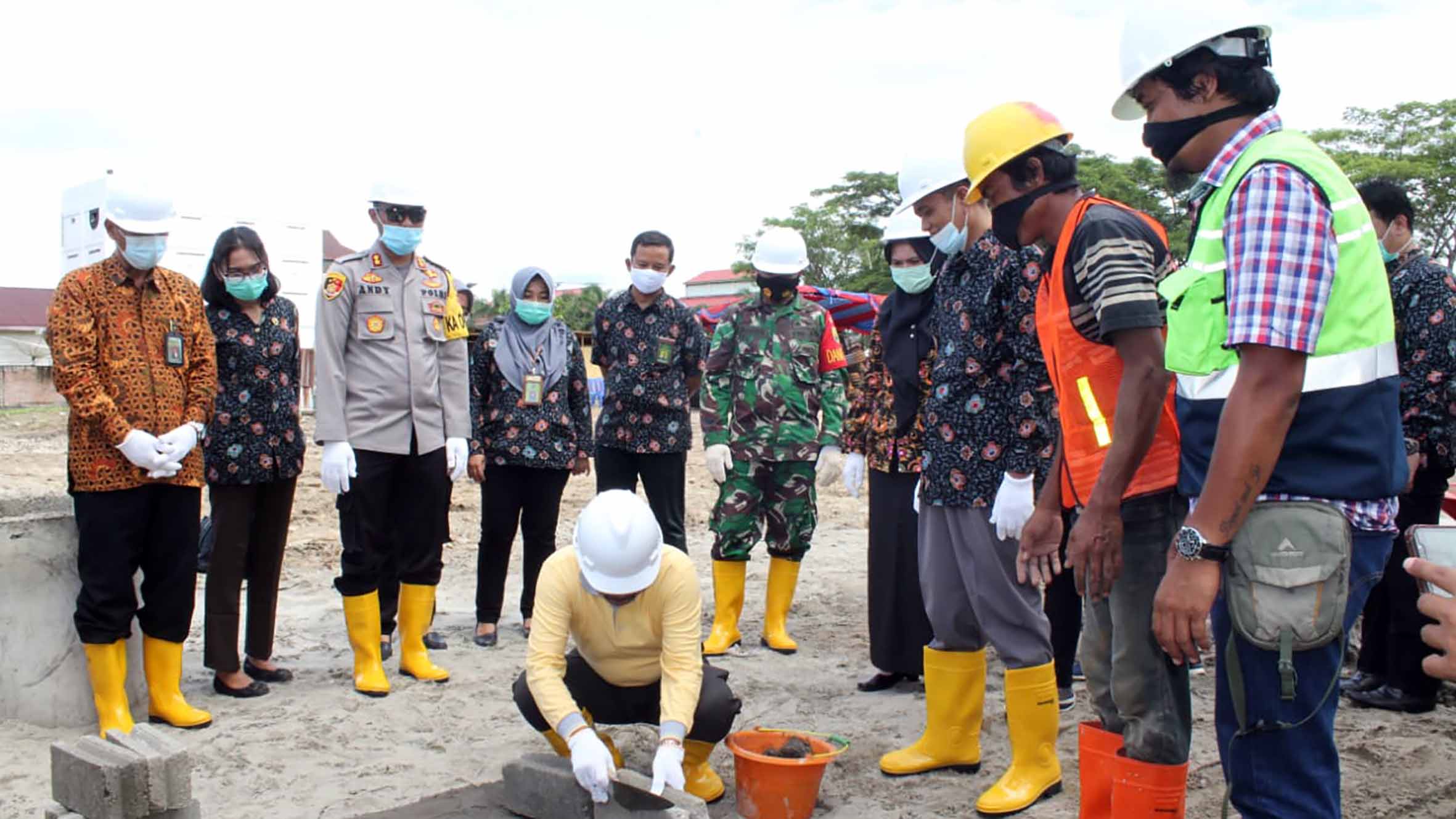 Peletakan Batu Pertama Gedung PN, Plt. Bupati: Utamakan Kualitas