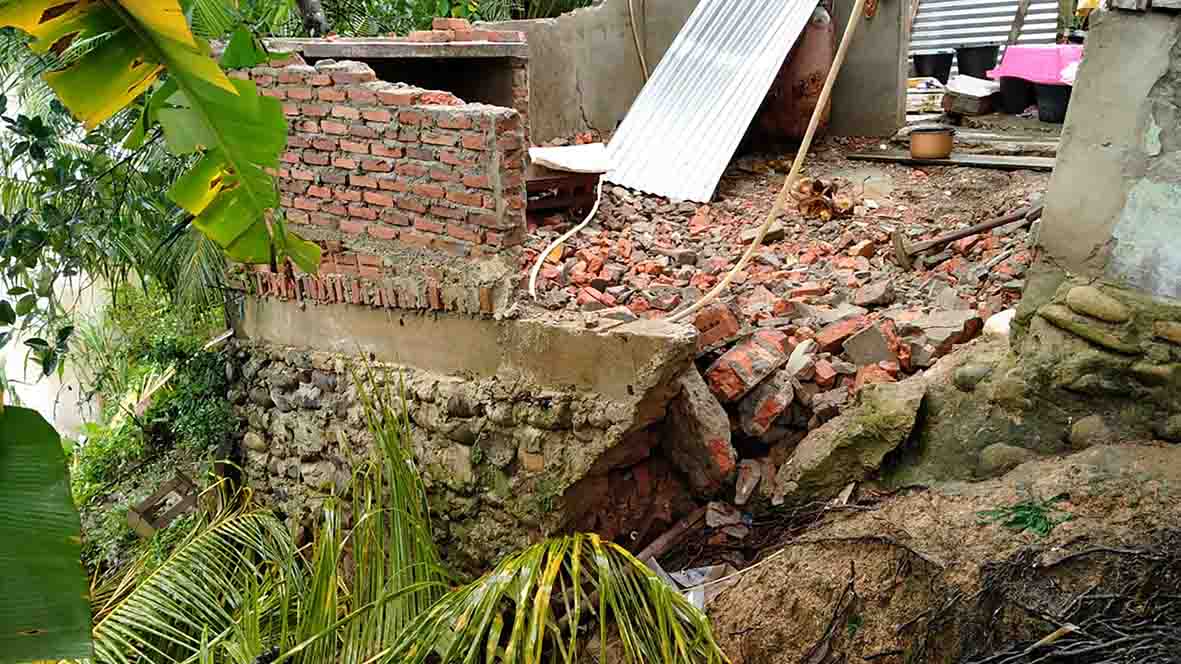 Rumah Warga Tunggang Ambrol, Belasan Lainnya Terancam