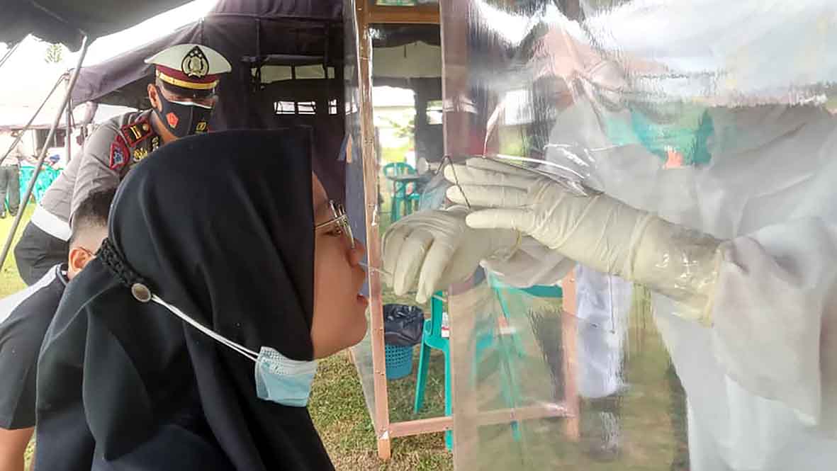 Polres Mukomuko Bersama Relawan Gelar Rapid Test Antigen Gratis