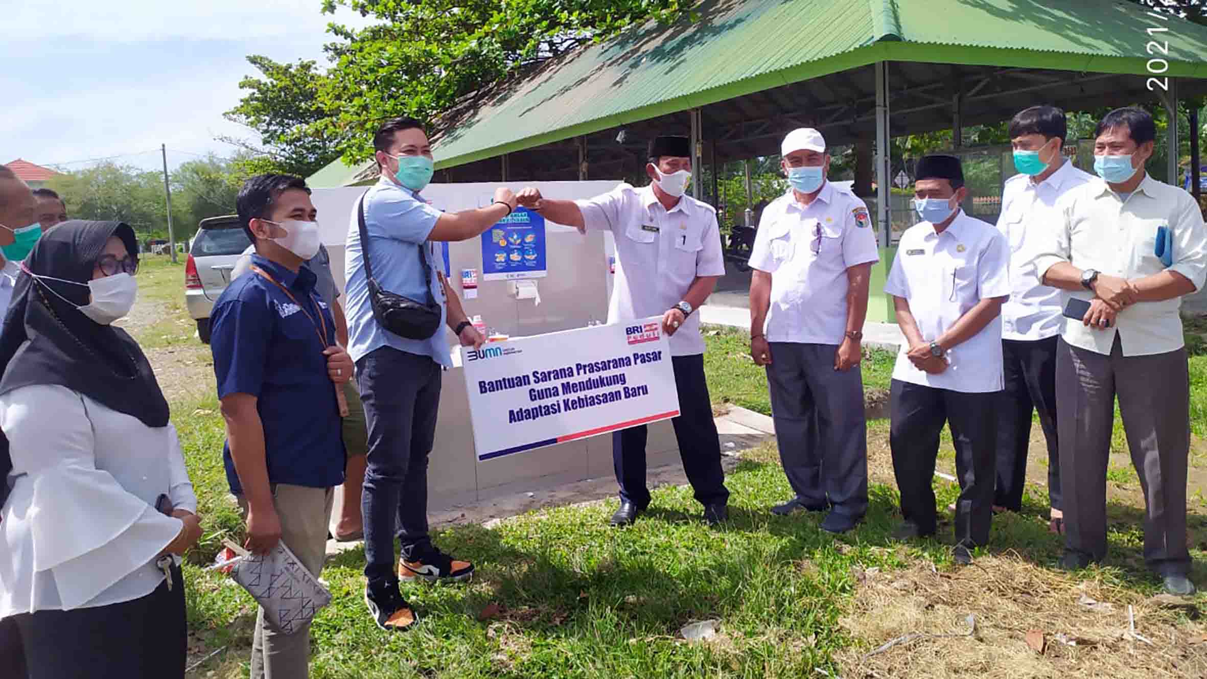 Tekan Penyebaran COVID-19, BRI Mukomuko Sediakan Fasilitas Cuci Tangan di Pasar