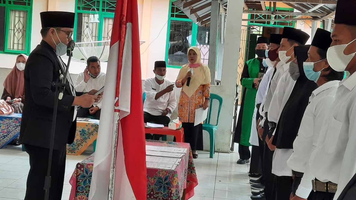 Camat Pondok Suguh Lantik BPD Terpilih Periode 2021-2027