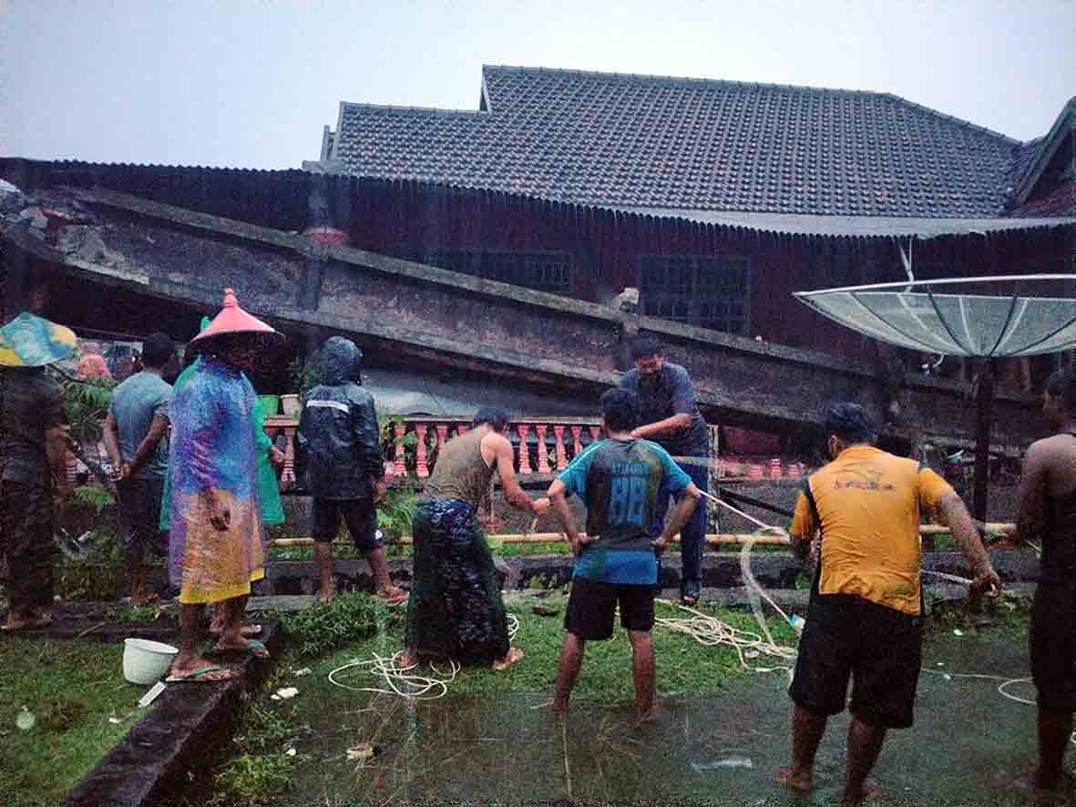 Hujan Petir, Rumah Warga Mukomuko Roboh