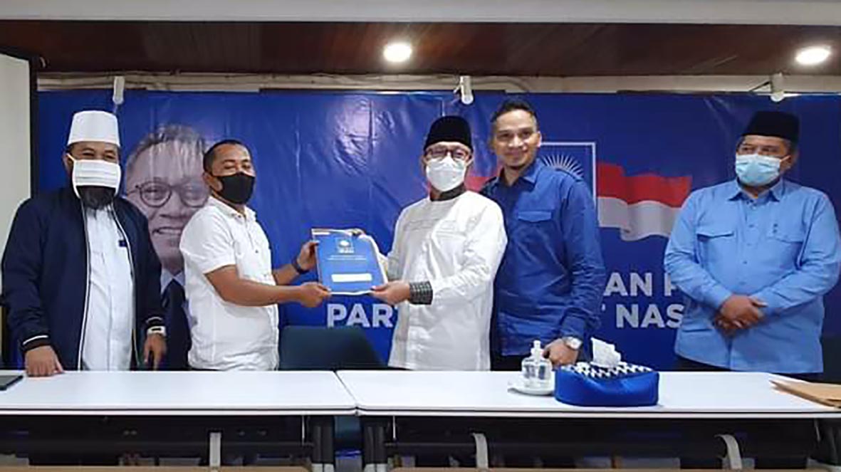 Serahkan SK, DPP Pasang Target PAN Mukomuko