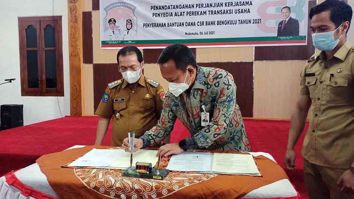 Pemda dan Bank Bengkulu Teken Kerjasama, Sekaligus Penyerahan CSR