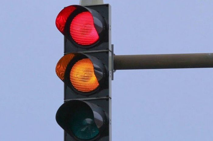 Traffic Light Error, Pengendara Trobos Lampu Merah