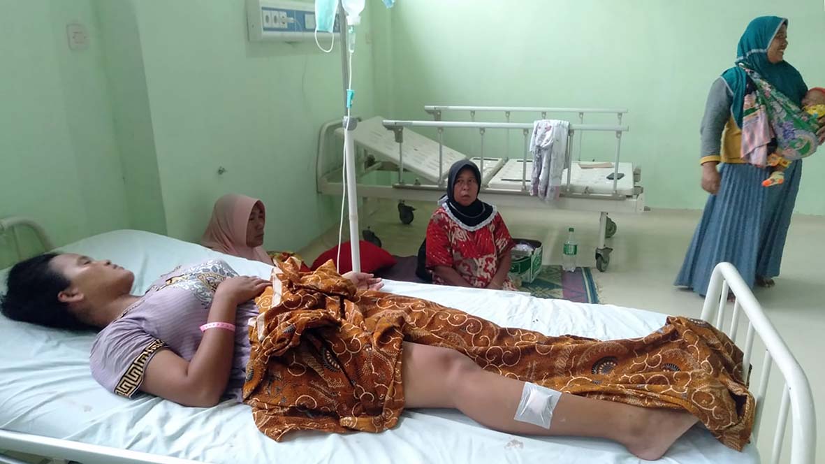 Wanita Diduga Korban Tertembak Peluru Nyasar Ngaku Sedang ‘’Tidur-Tiduran’’ Dikamar, Sekarang Dirawat di RSUD 