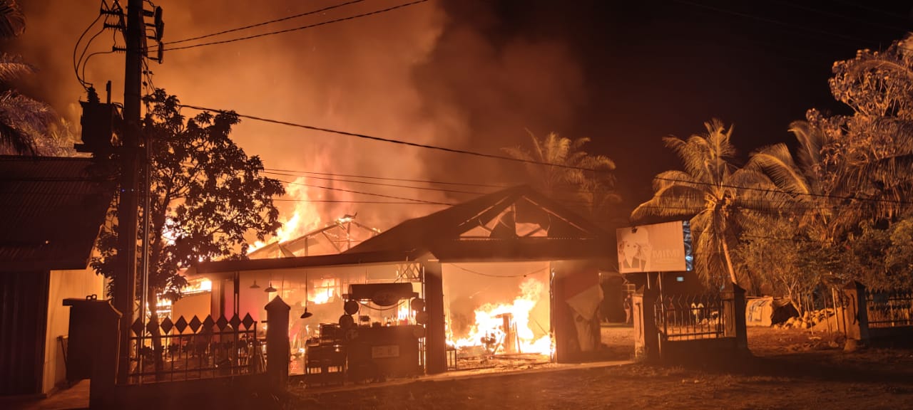 Peristiwa Kebakaran Mimi Fried Chiken, 1 Unit Plat Merah Ludes