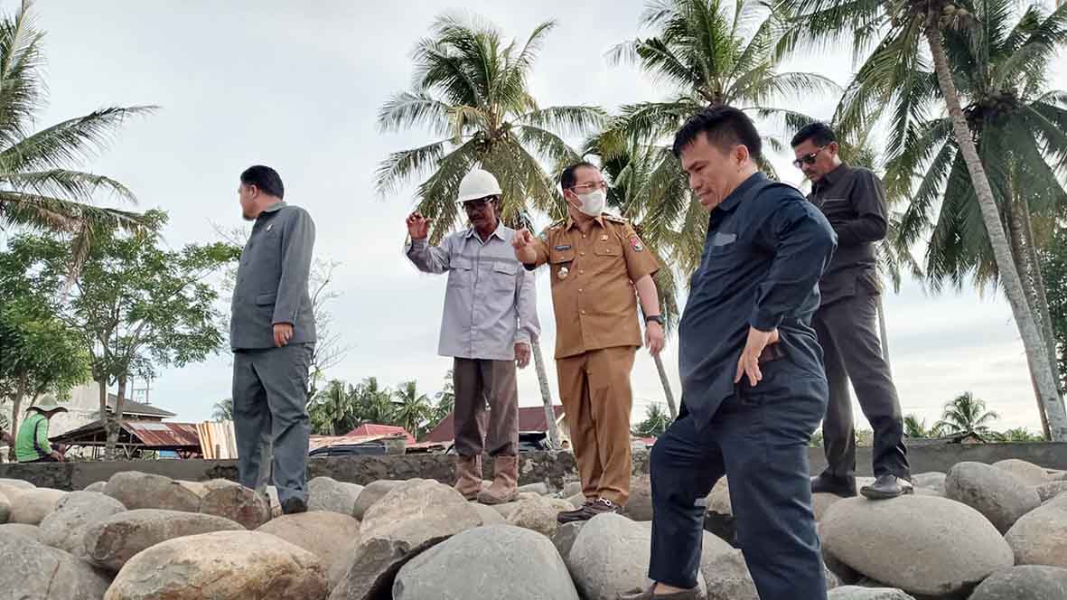 Bupati dan Komisi II Tinjau Kerusakan Proyek Pasca Banjir