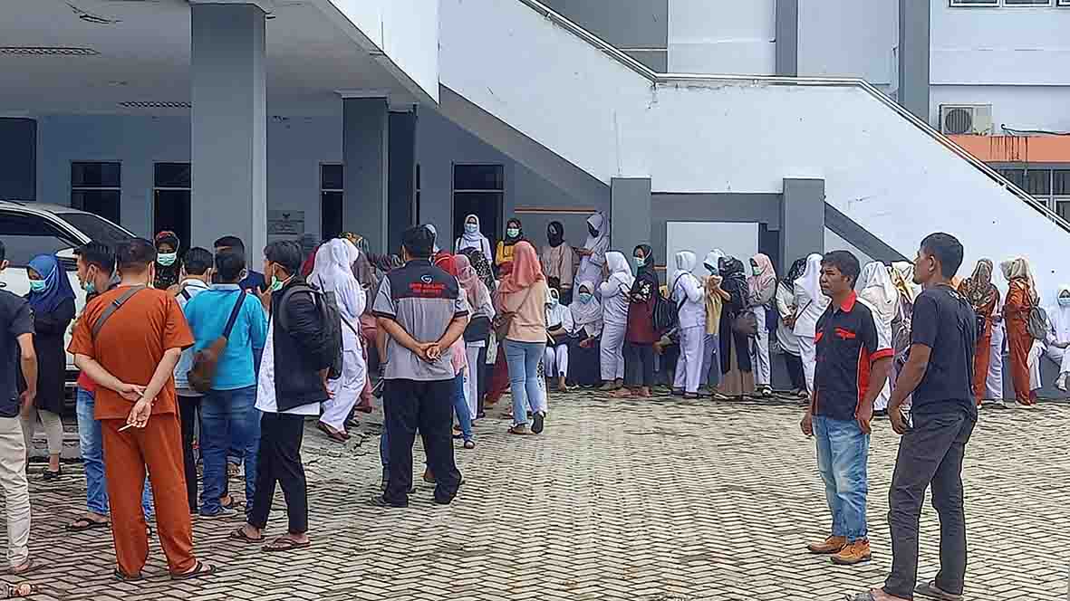 Jasa Piket Dihapus, Honorer RSUD ‘’Kerumuni’’ Gedung Dewan