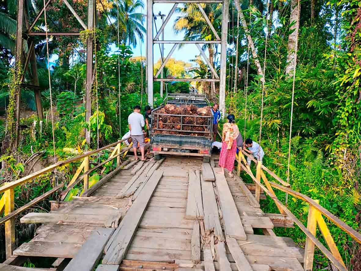 Jembatan Talang Buai Hampir Ambruk