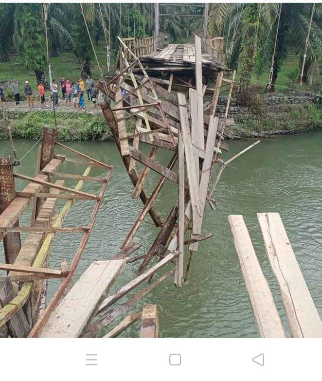 Jembatan di Mukomuko Putus, Mobil TBS Terjun Bebas