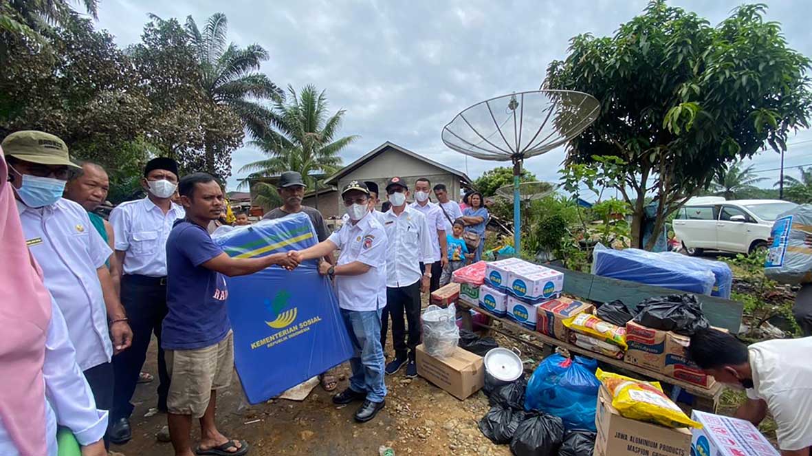 Usai Ladeni BNN, Bupati Mukomuko Tinjau Korban Musibah Kebakaran