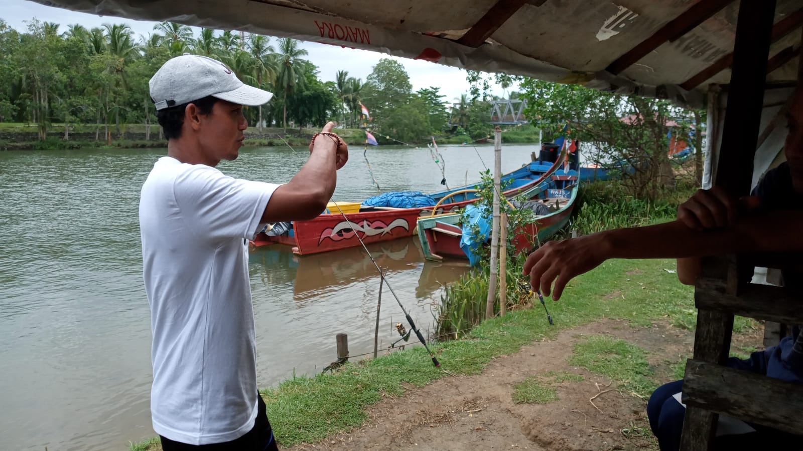 Libur Lebaran, Nelayan Mukomuko Tawarkan Tamasya Dadakan Keliling Sungai Selagan