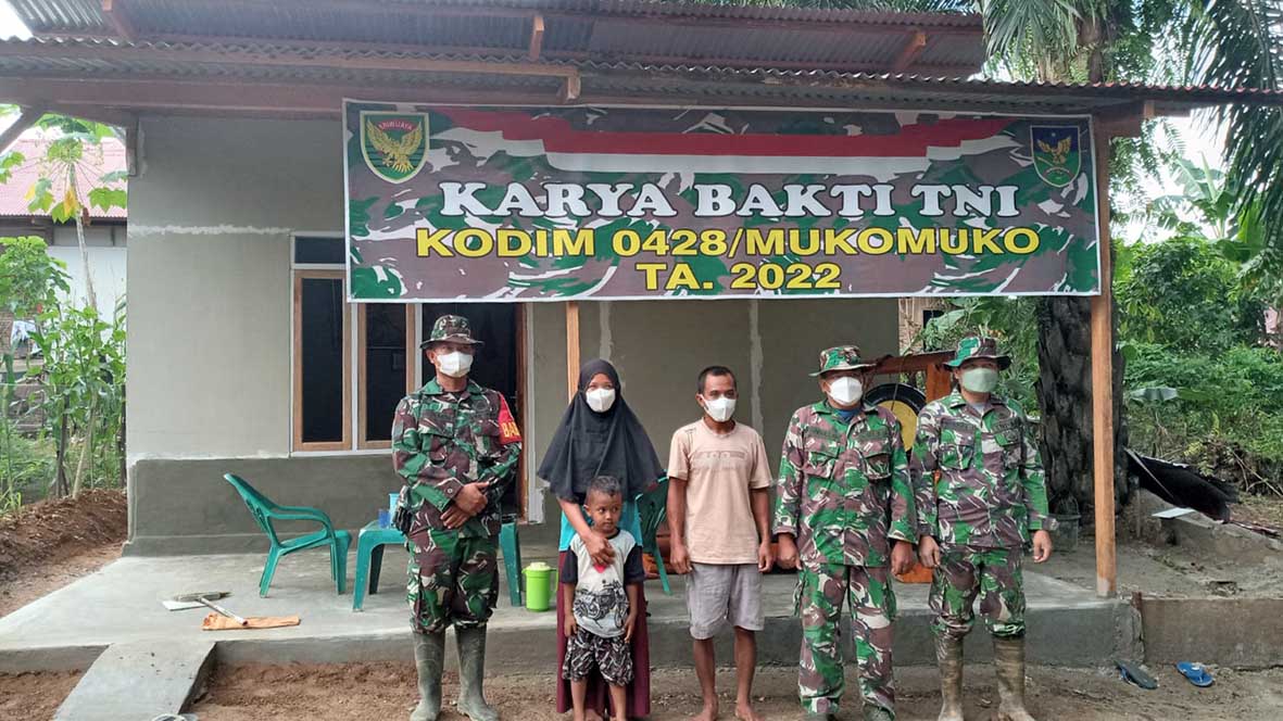 Kiprah Prajurit TNI AD, Bangun Rumah Buruh di Mukomuko
